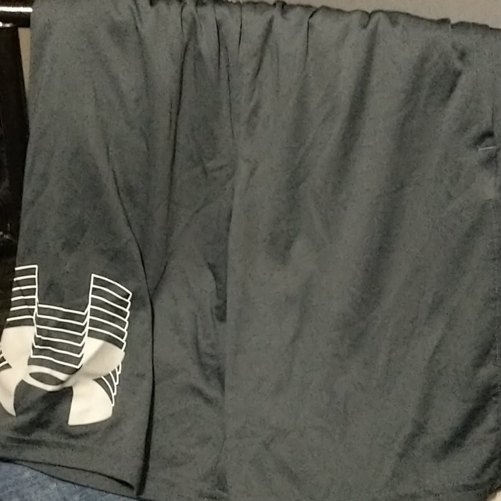A kid silk gray shorts